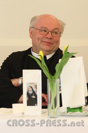 2012.03.21_14.26.21.jpg - Für Gymnasialdirektor P.Petrus Pilsinger ist dieses Benediktusfest ein besonderes: in nur einem Jahr wurde der neue, dringend erforderliche Turnsaal fertiggestellt.