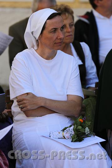 2012.08.15_10.04.20.jpg - Schwester Michaela Gehart, Franziskanerin und Moderatorin bei Radio Maria.