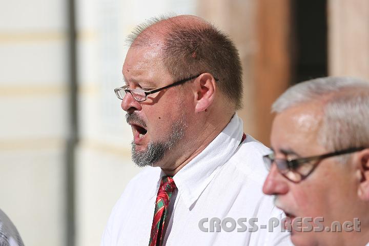 2012.09.16_15.08.07.jpg - Dr. Josef Wallner ist nicht nur Arzt, sondern auch ein guter Sänger.