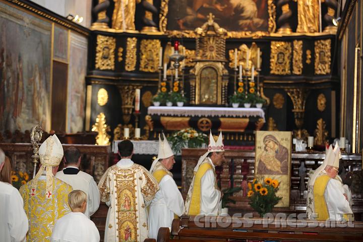 2012.09.16_15.24.45.jpg - Auf dem Weg zur Sakristei...