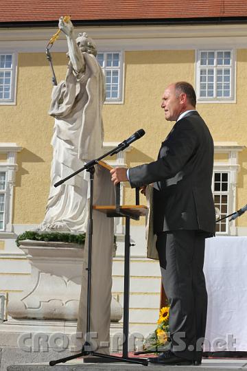 2012.09.16_15.59.58.jpg - LH-Stv. Mag. Wolfgang Sobotka: "Wir feiern Tradition! - Hier wird nicht die Asche angebetet, sondern hier brennt das Feuer.