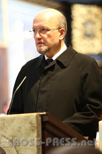 2013.03.21_10.01.52.jpg - Prof. Josef Wagner liest die Lesung.