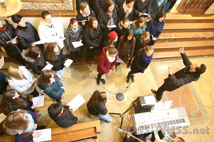 2013.03.21_10.40.07.jpg - Schulchor einmal anders...