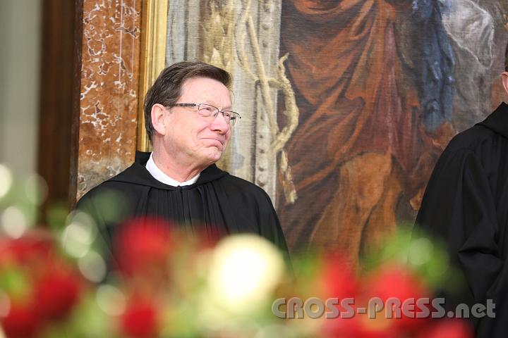 2013.03.21_11.53.16.jpg - P.Leo Heimberger ist sichtlich berührt von den Worten seines ehemaligen Abtes.