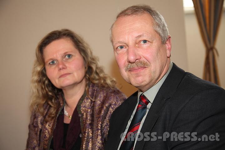 2013.03.21_14.44.01.jpg - Auch Lehrer des Stiftsgymnasiums feierten mit.  Im Bild das Ehepaar Mag. Helga und Mag. Bernhard Pausinger.