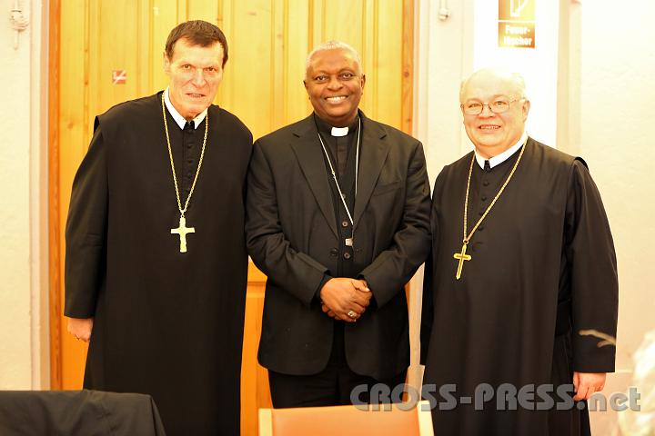 2013.03.21_14.46.25.jpg - Altabt Berthold und der neue Abt Petrus mit ihrem Gast aus Ghana: Bischof Joseph Afrifah-Agyekum aus der Diözese Koforidua, der am Vortag anlässlich 50 Jahre Caritas-Fastenaktion als Projektpartner in St.Pölten war.