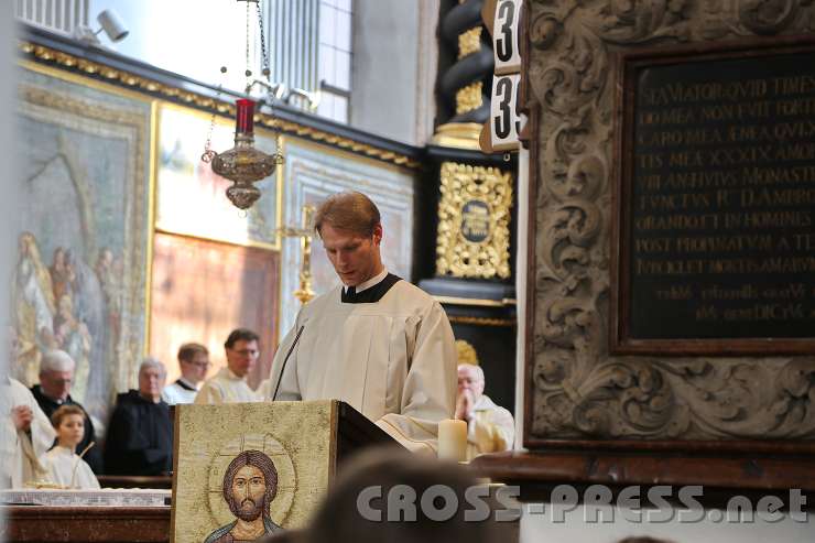 2014.03.21_10.27.11.jpg - Fürbitten, gelesen von Frater Benedikt.