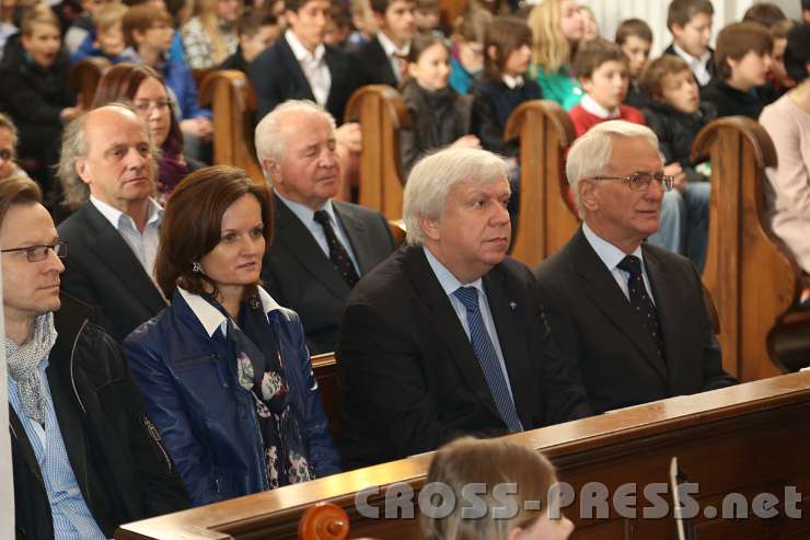 2014.03.21_10.30.30.jpg - V.l.n.R.: Mag. Martina Gerersdorfer (Bez.Hauptfrau), Mag. Johann Heuras (2. LT-Präsident) und Franz Deinhofer (Bgm).
