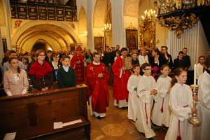 Firmung in Seitenstetten mit Altabt Berthold (10h30h) Einzug