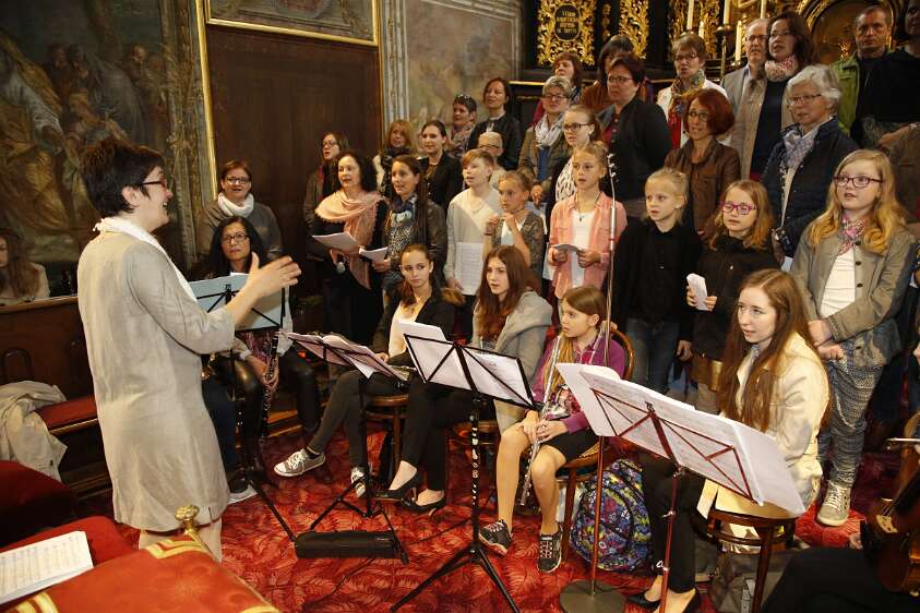 DekanatsFirmung Seitenstetten 2016 Mag. Lucia Deinhofer dirigiert den 