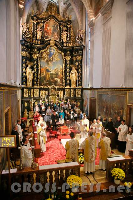2016.11.06_10.03.16.jpg - Inzensierung des Altars.