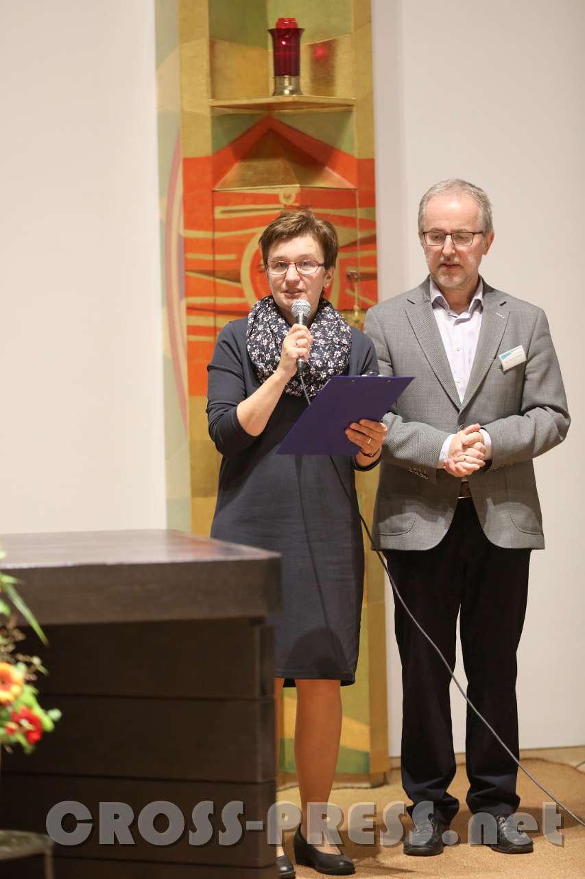 2017.09.22_20.06.38.jpg - Begrüßungsworte von Bildungshausleiterin Lucia Deinhofer.