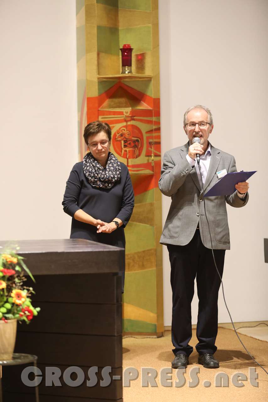 2017.09.22_20.07.07.jpg - Begrüßungsworte von Bildungshausleiter Johannes Deinhofer.