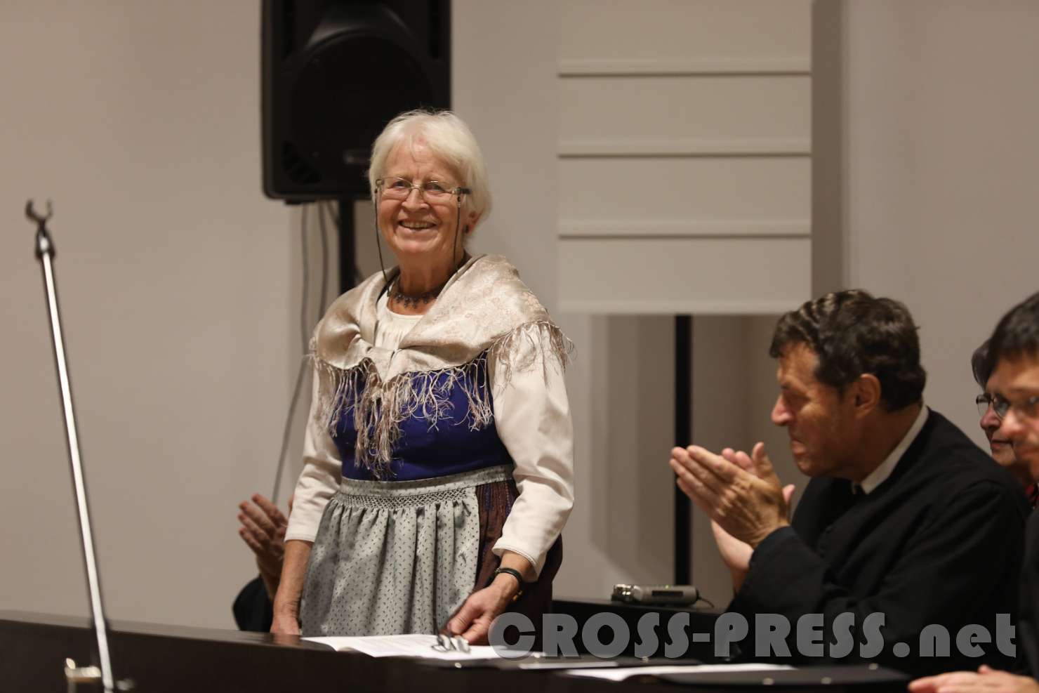 2017.09.22_20.07.30_01.jpg - Die Ikonenkünstlerin Theresia List wird vorgestellt.