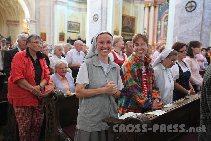 2011.09.10_16.10.38_01.jpg - Die fröhliche Schwester Michaela.   Als Missionarin Mariens war sie schon auf Mission in Afrika.   Jetzt missioniert sie weiterhin marianisch, jedoch via Äther.  Sie betreut das Studio Amstetten.