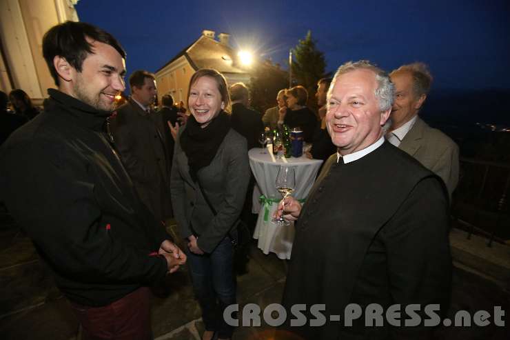2014.06.03_21.39.16.jpg - P. Franz scherzt mit Kameramann Andreas.