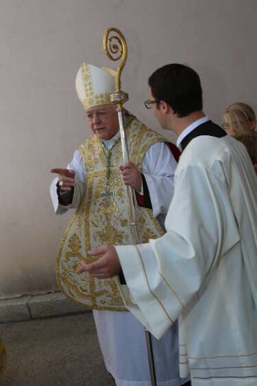 Altarweihe mit Nuntius Zurbriggen