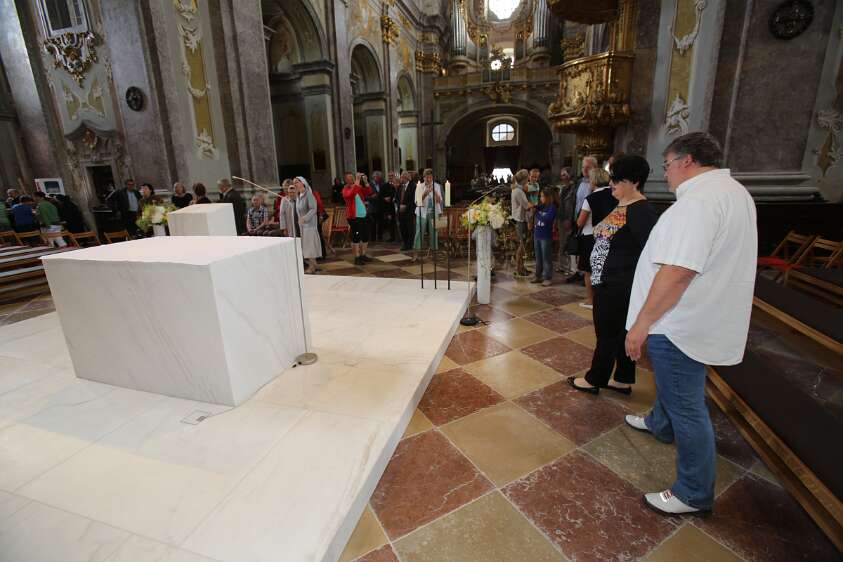 Altarweihe mit Nuntius Zurbriggen