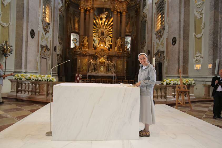 Altarweihe mit Nuntius Zurbriggen