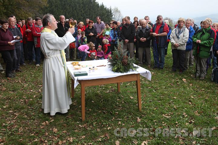2009.10.26_11.01.16.jpg - Dank-Messe in freier Natur des freien Mostviertels, des demokratischen �sterreichs !!