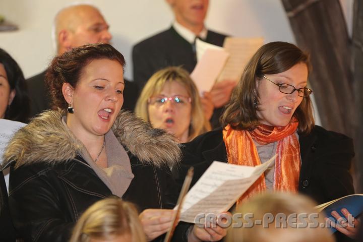 2012.10.07_09.41.32.jpg - Der Kirchenchor wurde von Abt Berthold in seiner Predigt gelobt für seine "hohe musikalische Qualität".