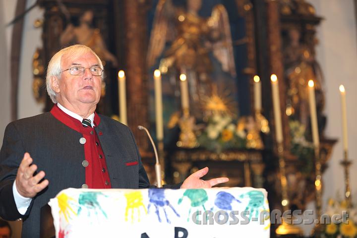 2012.10.07_10.08.38_01.jpg - Bürgermeister OSR Gerhard Wieser bei seiner Ansprache.