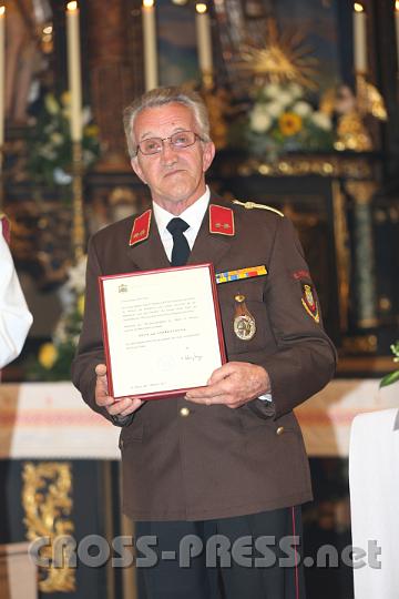 2012.10.07_10.18.07.jpg - "Dank und Anerkennung" von Diözesanbischof DDr. Klaus Küng an Karl Mair.