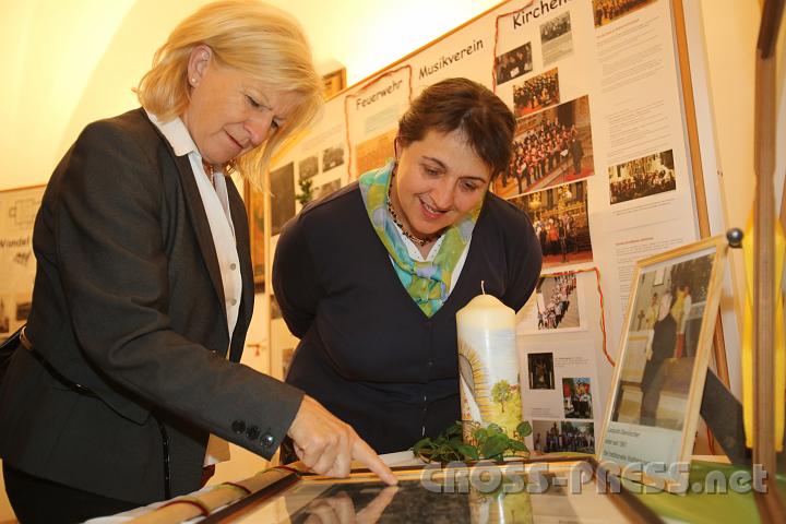 2012.10.07_11.54.58.jpg - Bekannte Gesichter werden auf alten Fotos entdeckt.