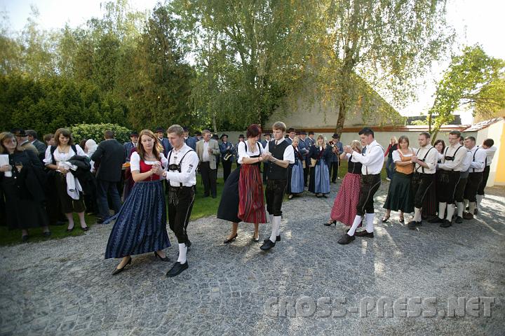 2008.09.28_10.28.01.JPG - Erstmals konnte man sich auch an den Tanzk�nsten der Landjugend erfreuen.
