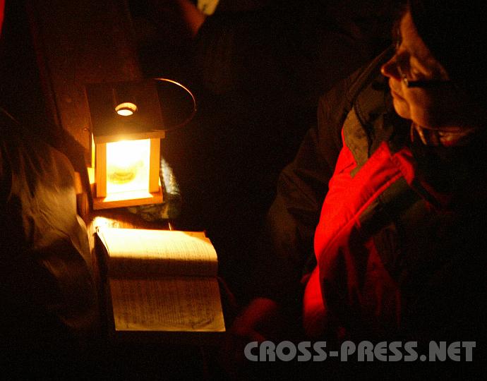 2008.12.20_07.10.46.JPG - Heilige Messe wie von "Anno dazumal":  stromlos und �beraus stimmungsvoll.