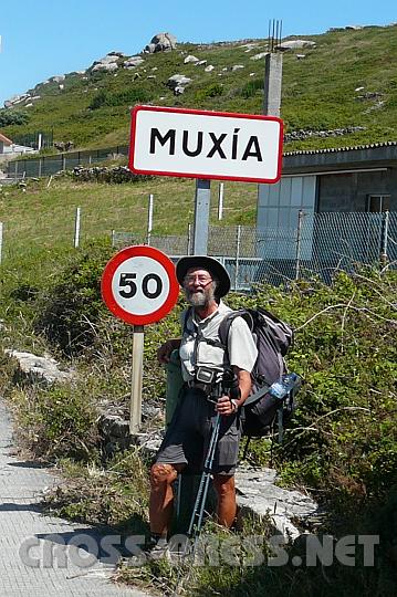 2009.08.11_12.59.18.jpg - Auch die Pilger m�ssen sich an Geschwindigkeitsbeschr�nkung halten.  ;)