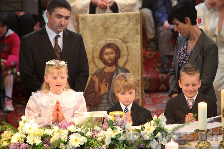 2010.05.09_08.29.41.jpg - Natascha, David, Lukas und einige Eltern lasen die F�rbitten.