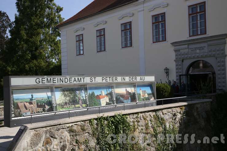 2016.09.25_11.37.45.jpg - Eingang zum Schloss.