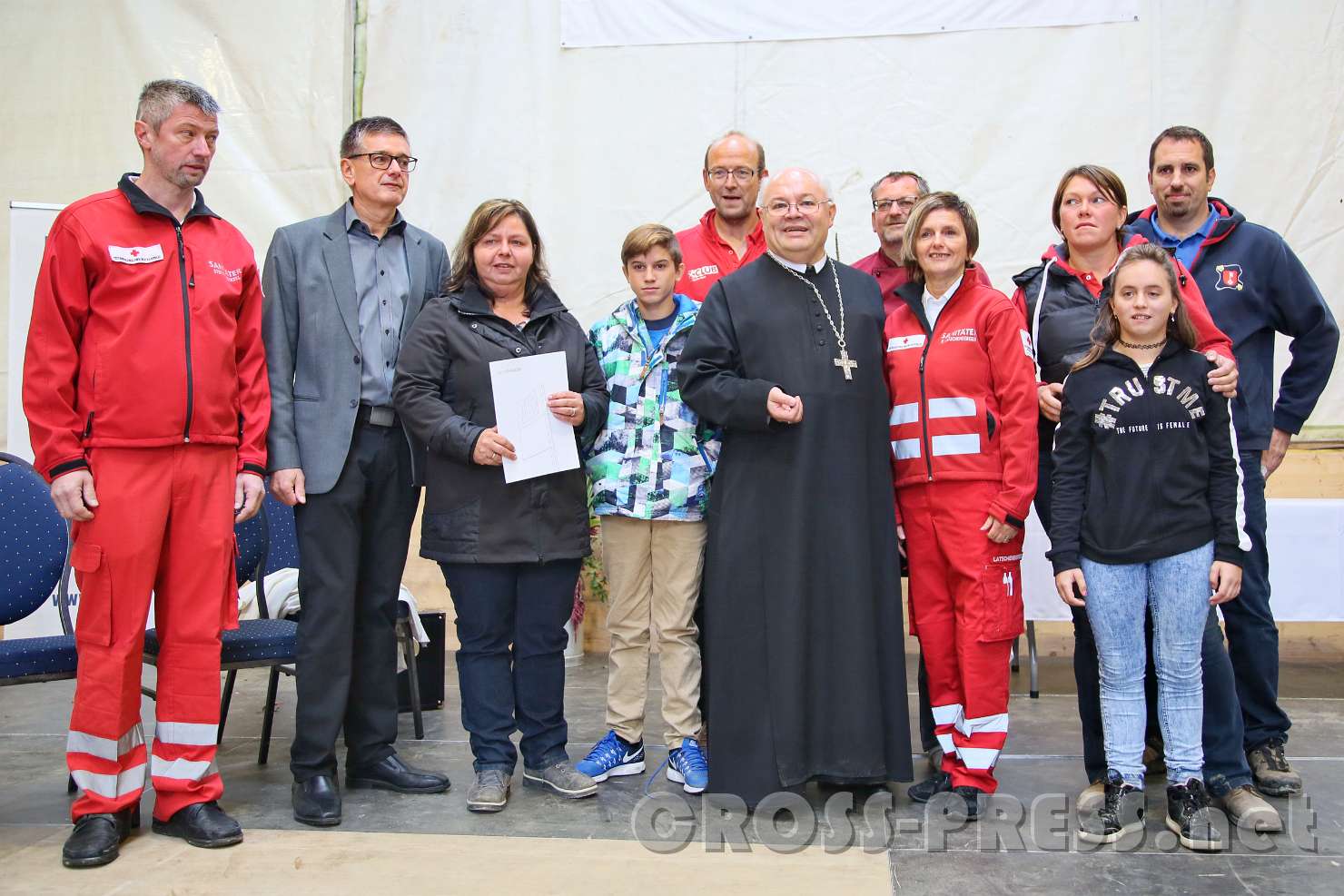 2017.09.17_11.31.47.jpg - Kurz vor Weihnachten 2016 verloren die zwölfjährigen Zwillinge Susanna und Josef Franz ihren Papa. Das Rosihof-Team spendet die Hälfte des Reinerlöses deren Mutter Heidelinde, die andere Hälfte dem Roten Kreuz.