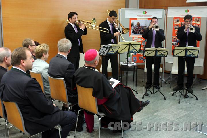 2009.11.29_14.05.18.jpg - Die musikalische Gestaltung erfolgte durch das Bl�serensemble und den Singkreis Herzogenburg.