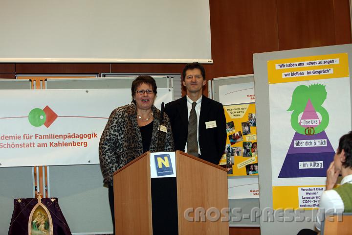 2009.11.29_15.38.00.jpg - Veronika und Ernst Weinmar, Eltern zweier Kinder,  fanden die richtigen Worte zum Thema : "Wir haben uns etwas zu sagen - wir bleiben im Gespr�ch".