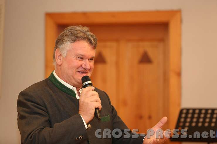 2014.11.23_16.30.41.jpg - Fritz Jahn aus Rechberg berichtet ebenfalls von seinem Dienst bei Übertragungen mit dem Mobilstudio.