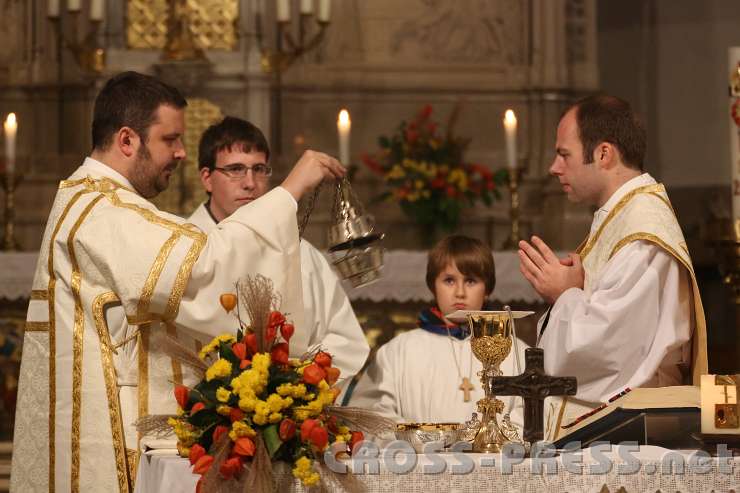 2014.11.23_18.33.00.jpg - Inzensieren der Priester