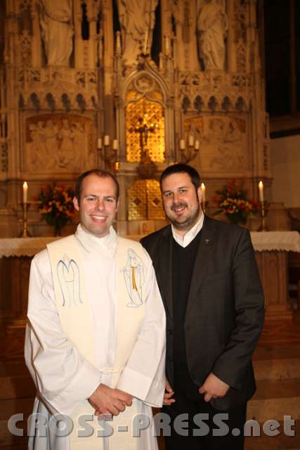 2014.11.23_19.49.37.jpg - Kaplan Christoph Weiss und Diakon Manuel Sattelberger