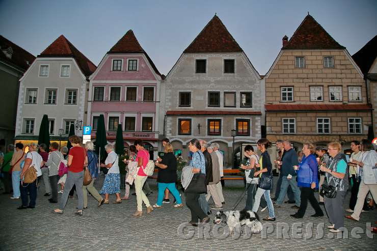 2016.09.08_19.35.34.JPG - So schön sind die Häuser am Stadtplatz von Steyr!