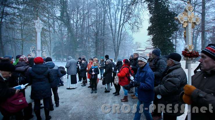 2017.02.02_17.05.46.JPG - Start der Lichterprozession bei der Dreifaltigkeitssäule.