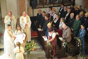 Goldhauben und Trachten-Wallfahrt