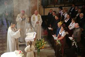 Goldhauben und Trachten-Wallfahrt