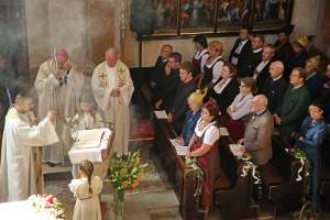 Goldhauben und Trachten-Wallfahrt