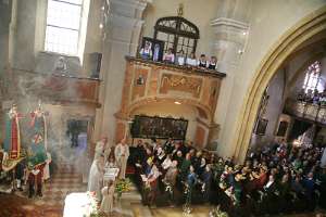 Goldhauben und Trachten-Wallfahrt