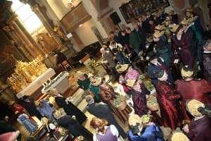 Goldhauben und Trachten-Wallfahrt