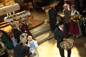 Goldhauben und Trachten-Wallfahrt