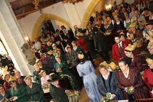 Goldhauben und Trachten-Wallfahrt