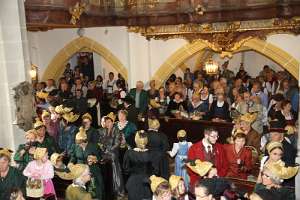 Goldhauben und Trachten-Wallfahrt