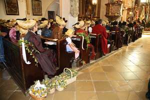 Goldhauben und Trachten-Wallfahrt